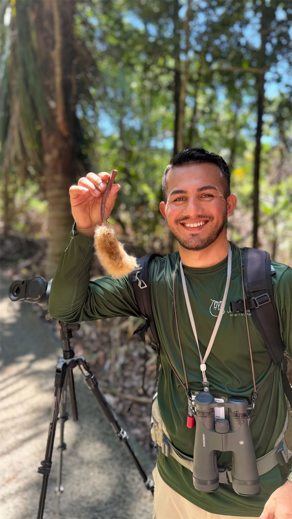 Enderson Brando Fernández Durán with spotting scope in Manuel Antonio National Park